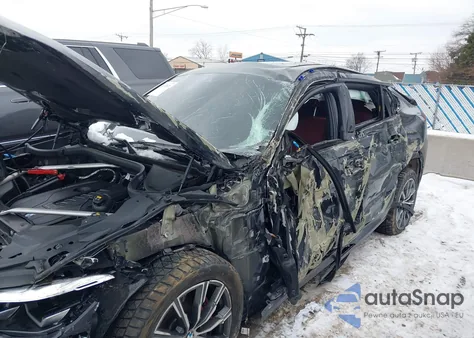 2021 BMW X6 xDrive40I z USA, uszkodzony, nr VIN 5UXCY6C08M9E11587